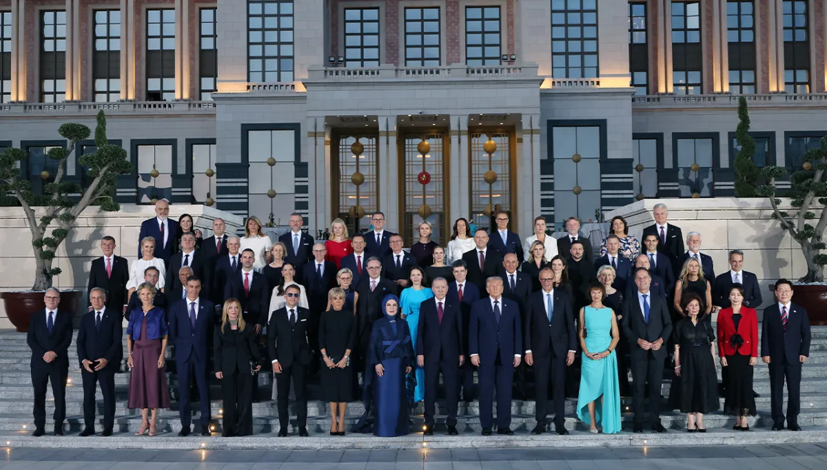 NATO liderleri Külliye'de aile fotoğrafında buluştu!