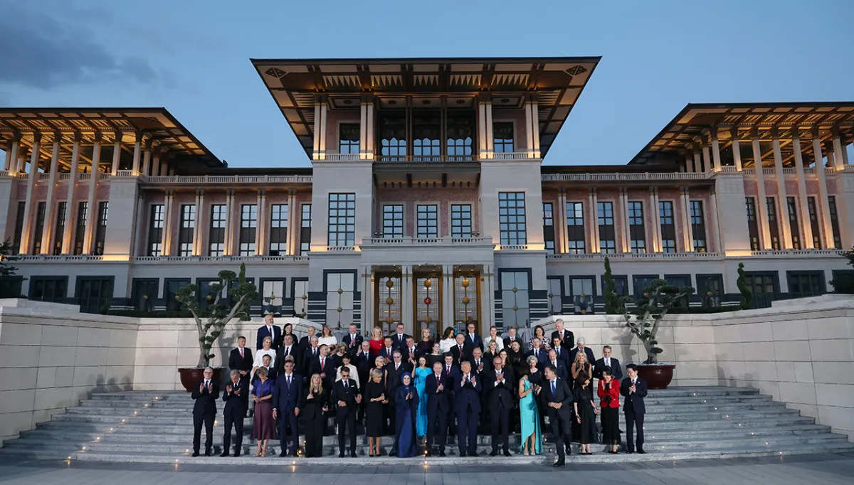 NATO liderleri Külliye'de aile fotoğrafında buluştu!