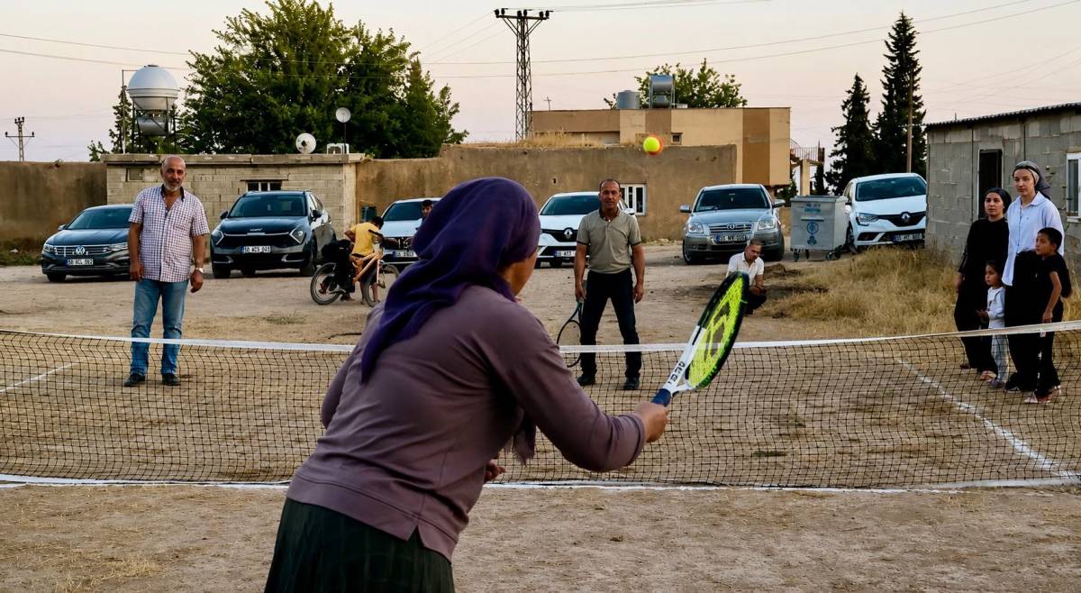 Şanlıurfa'da köylülerin tenis keyfi!