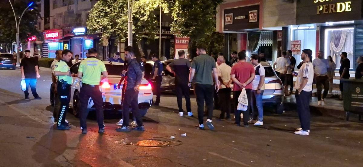 İki otomobil çarpıştı: 5 yaralı!