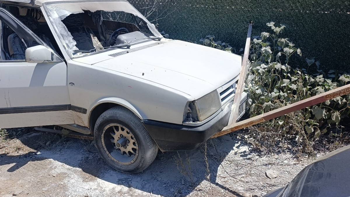 Otele ölçü almaya gitti, geri döndüğünde aracını yanmış halde buldu!