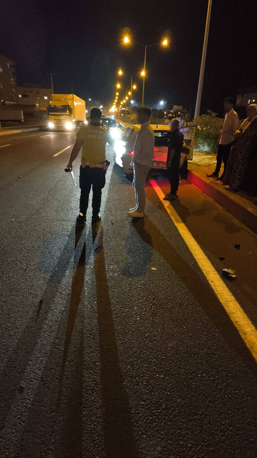 İki otomobil çarpıştı:Çok sayıda ayaralı var!
