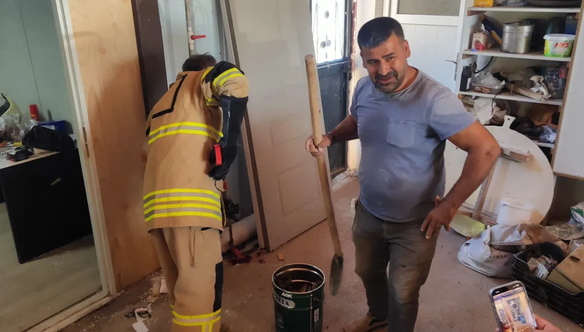 İş yerine giren yılan paniğe neden oldu!