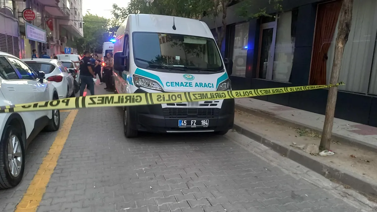 Koku yayılan evden cesed çıktı!