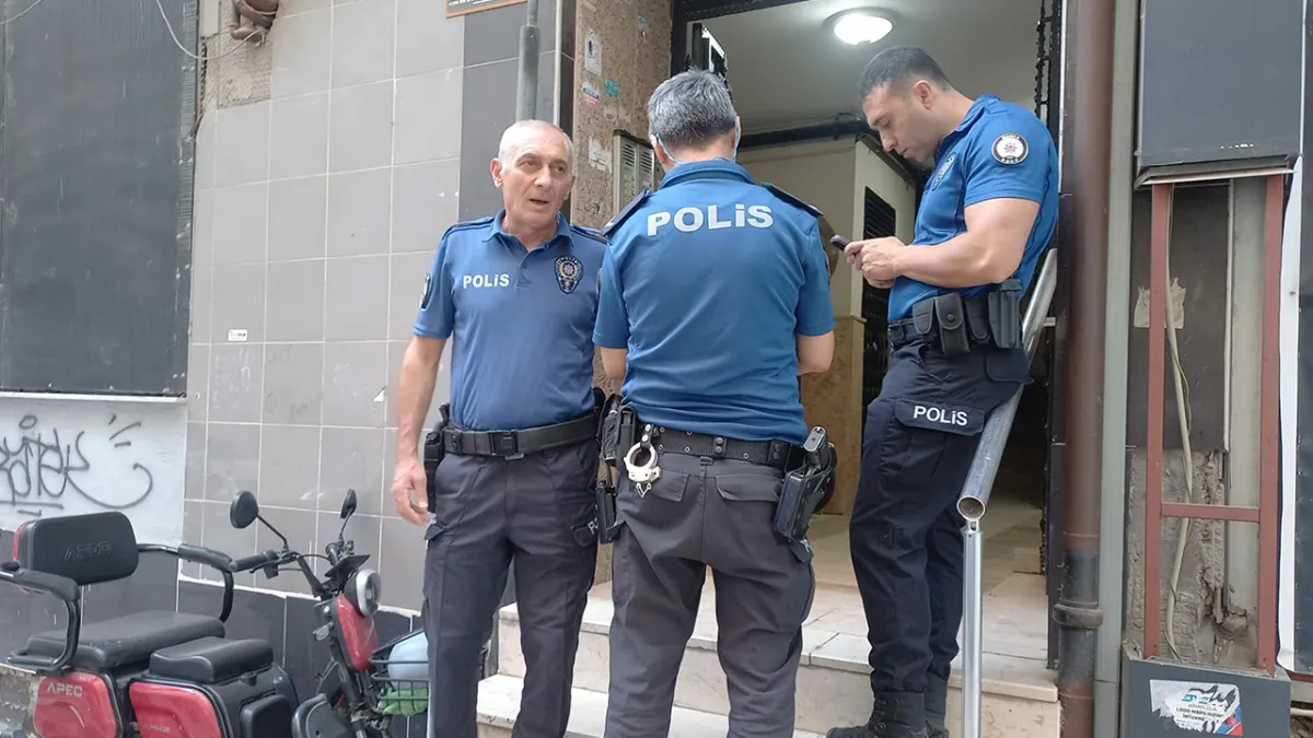 Koku yayılan evden cesed çıktı!
