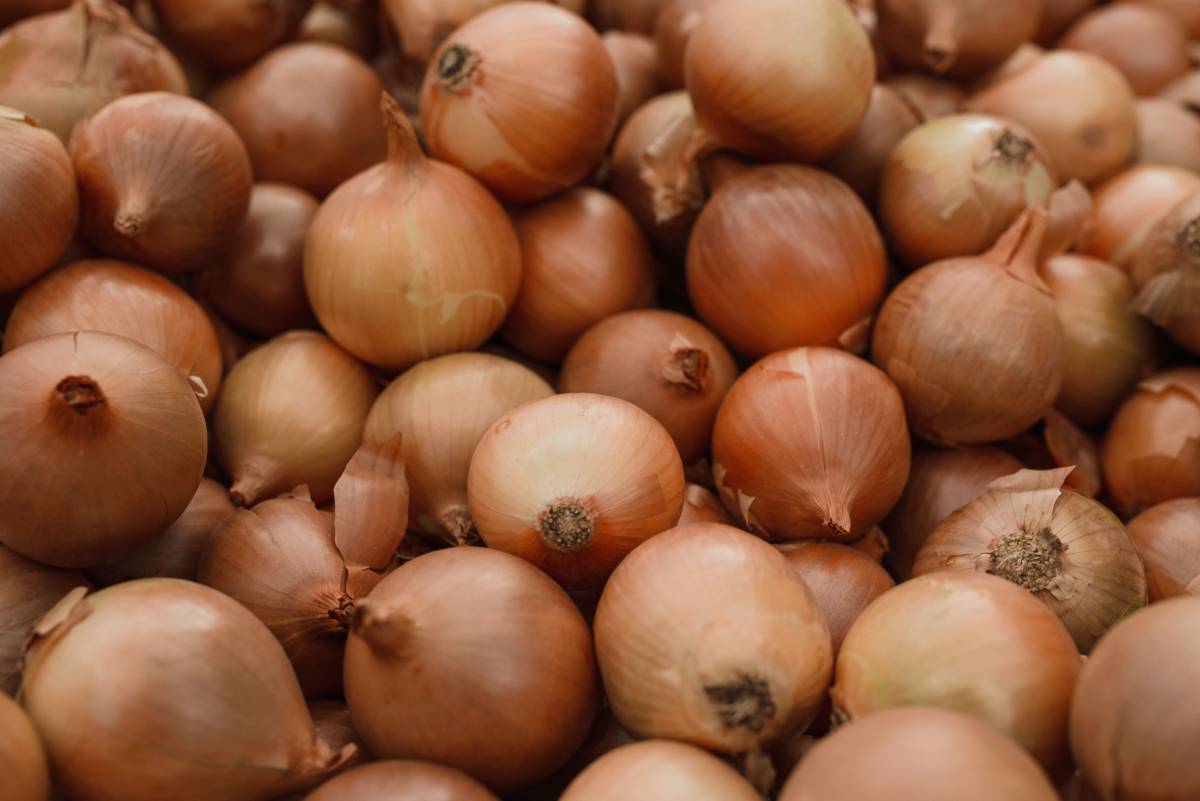 Mutfağın vazgeçilmezi cep yakıyor: Soğanın  kilosu 60 TL!
