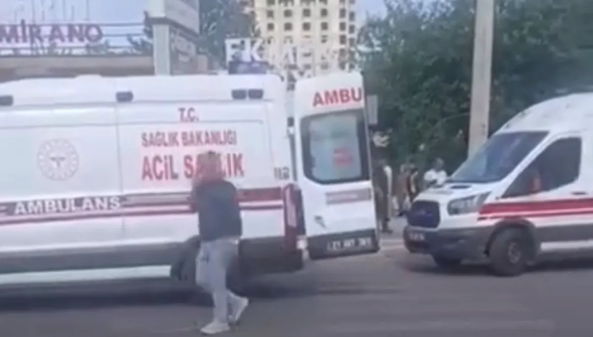 İki otomobil çarpıştığı trafik kazasında: Yaralılar var!