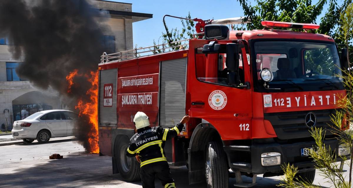 Urfa'da otomobil alev aldı!
