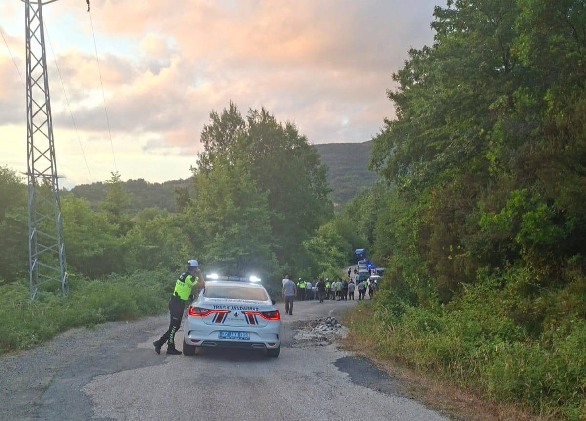 Kastamonu'da iş makinası şarampole yuvarlandı: operatör hayatını kaybetti!