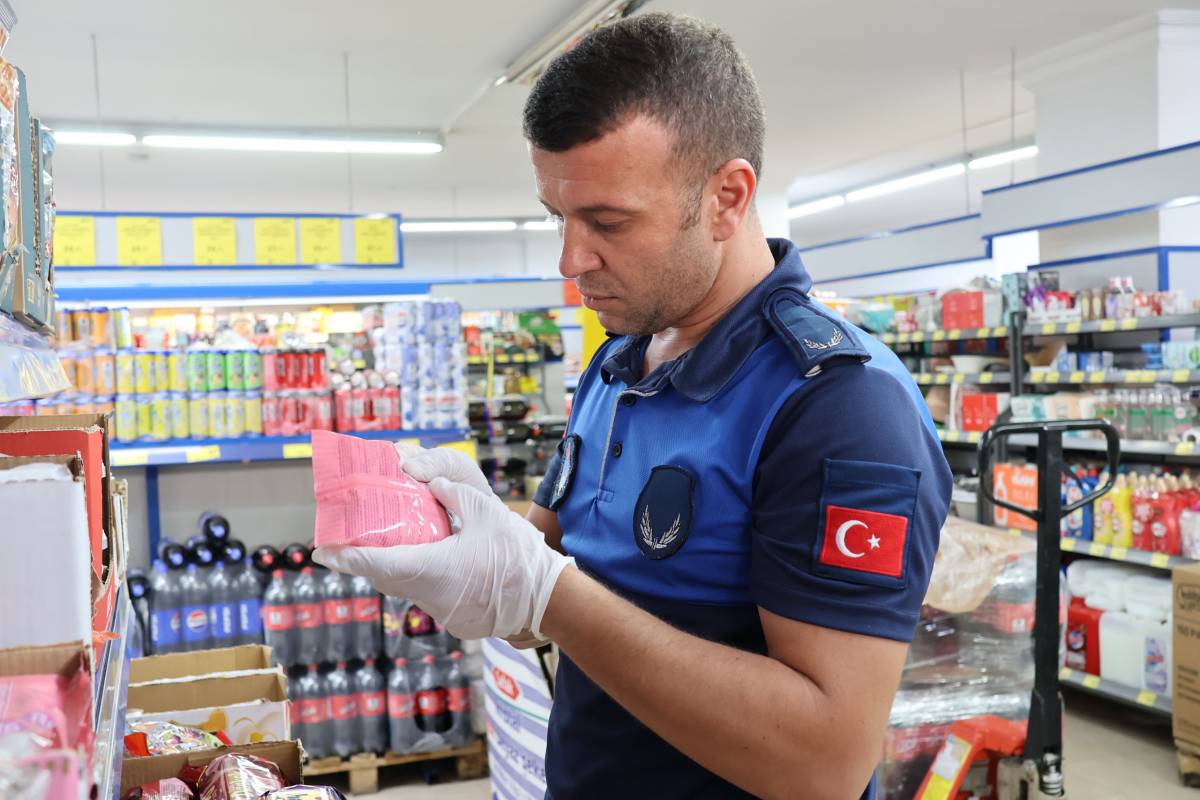 Haliliye zabıtasından marketlere sıkı denetim!