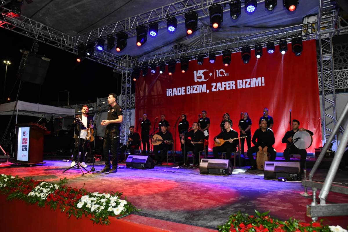 Urfa'da vatandaşlar meydanlara sığmadı!