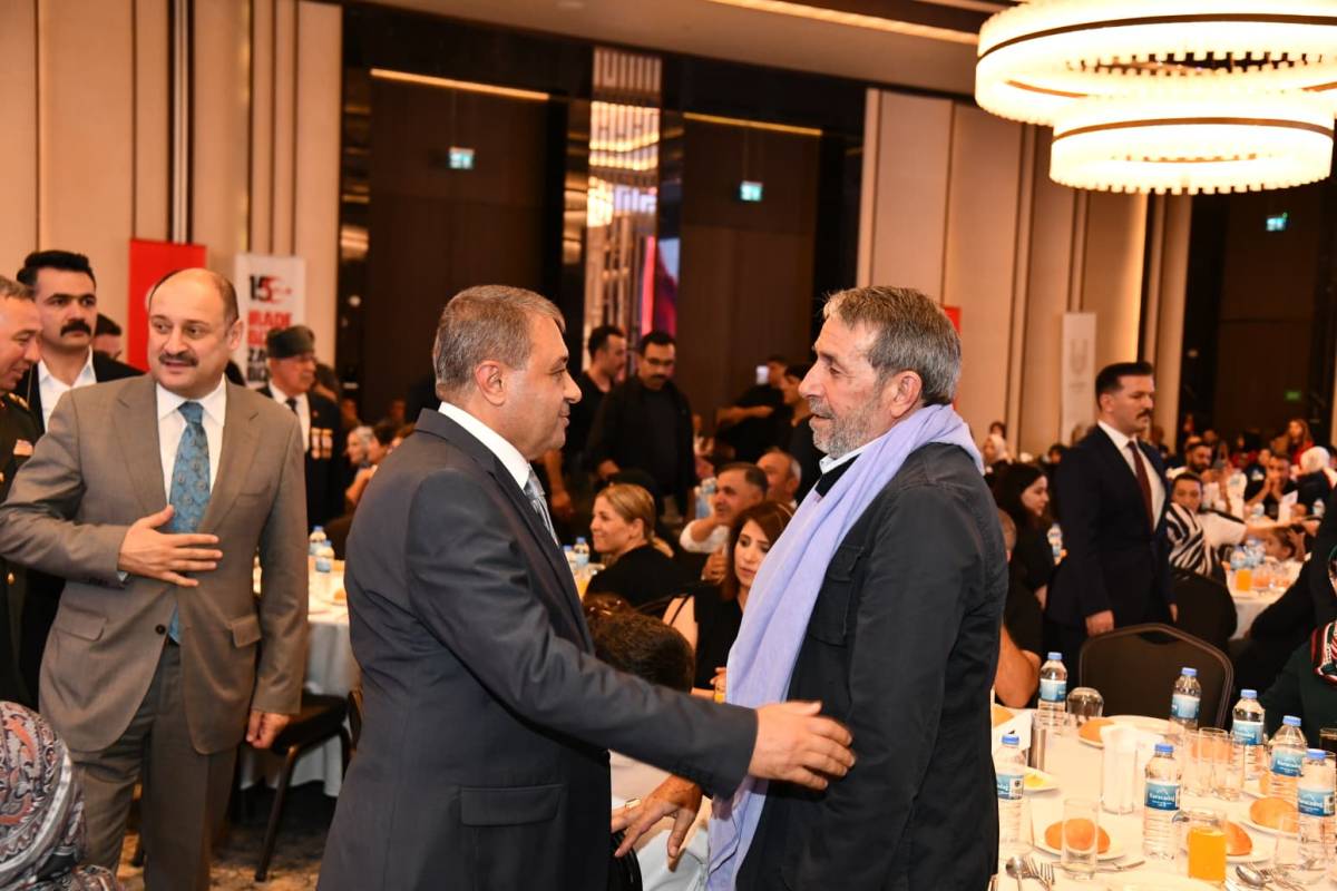 Urfa'da vatandaşlar meydanlara sığmadı!