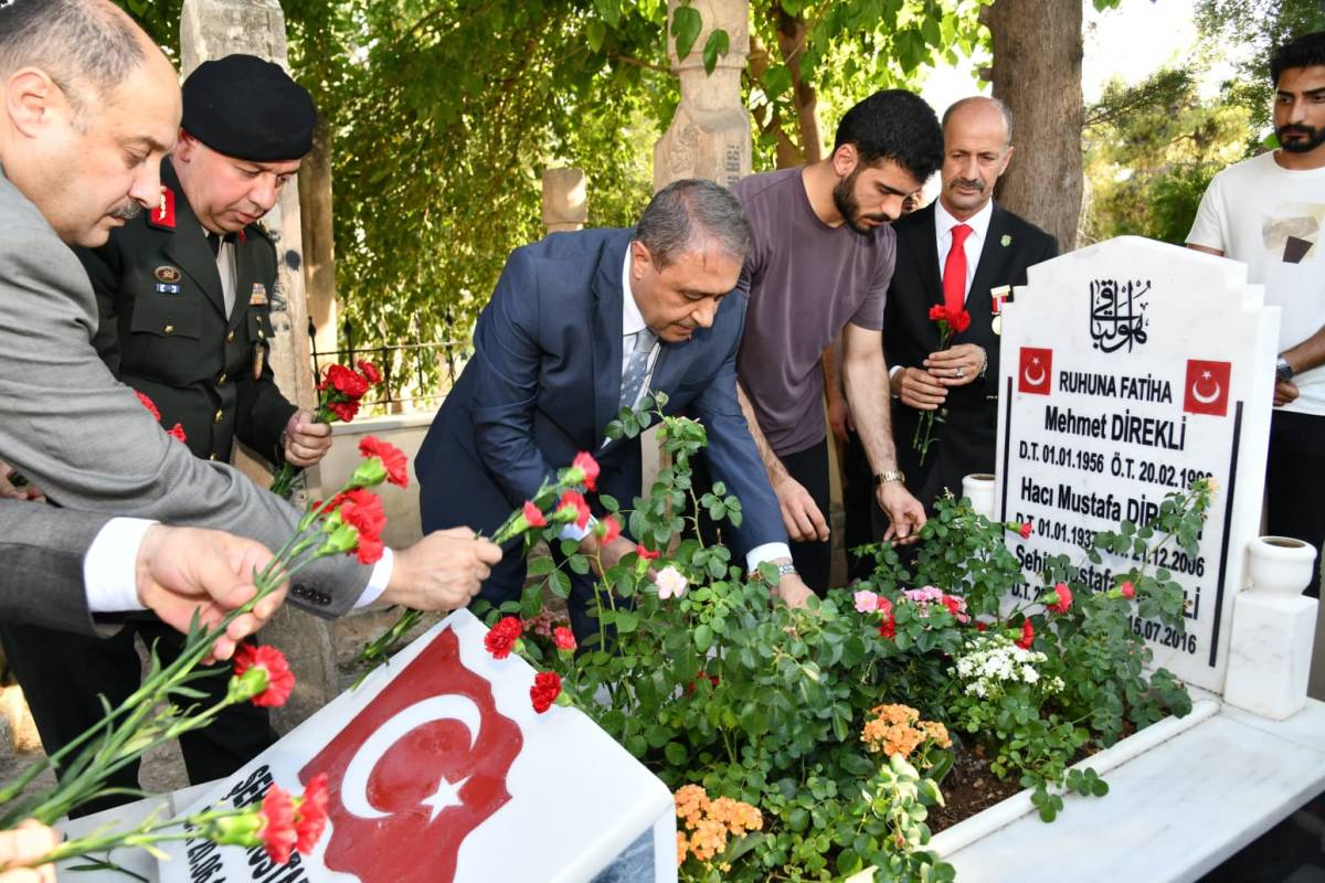 Urfa'da vatandaşlar meydanlara sığmadı!