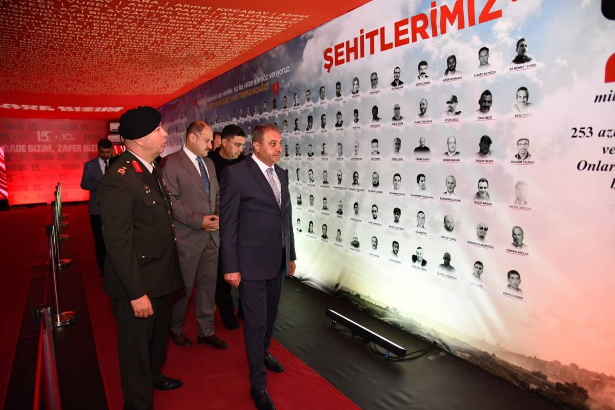 Urfa'da vatandaşlar meydanlara sığmadı!