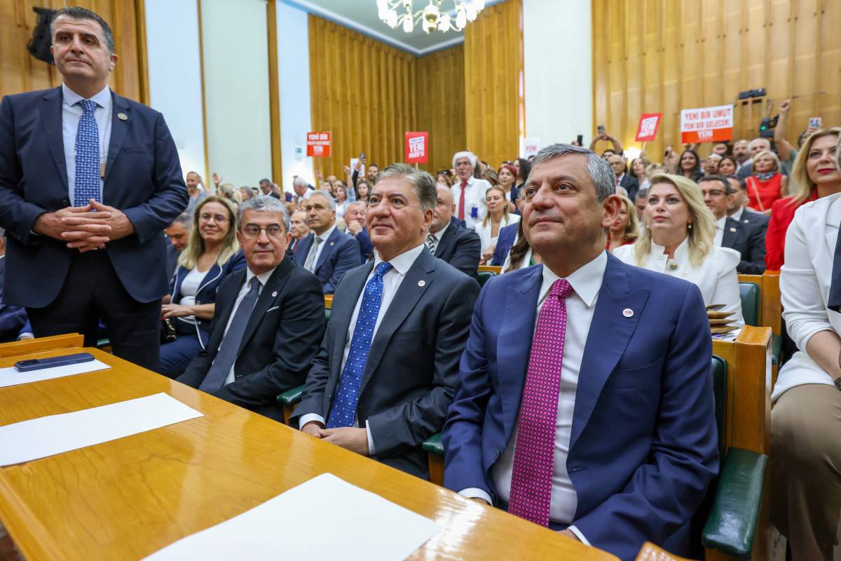 Yeni Parti TBMM'de ilk grup toplantısını gerçekleştirdi!