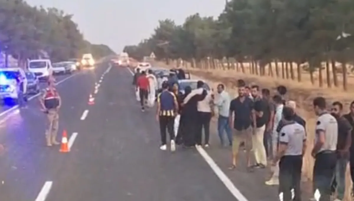 Urfa'da otomobil şarampole devrildi: Çok sayıda yaralı var!