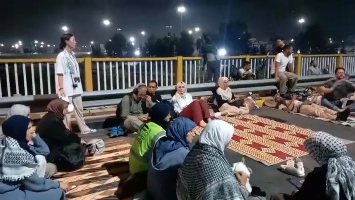 Filistin konvoyu Irak sınırında durduruldu!