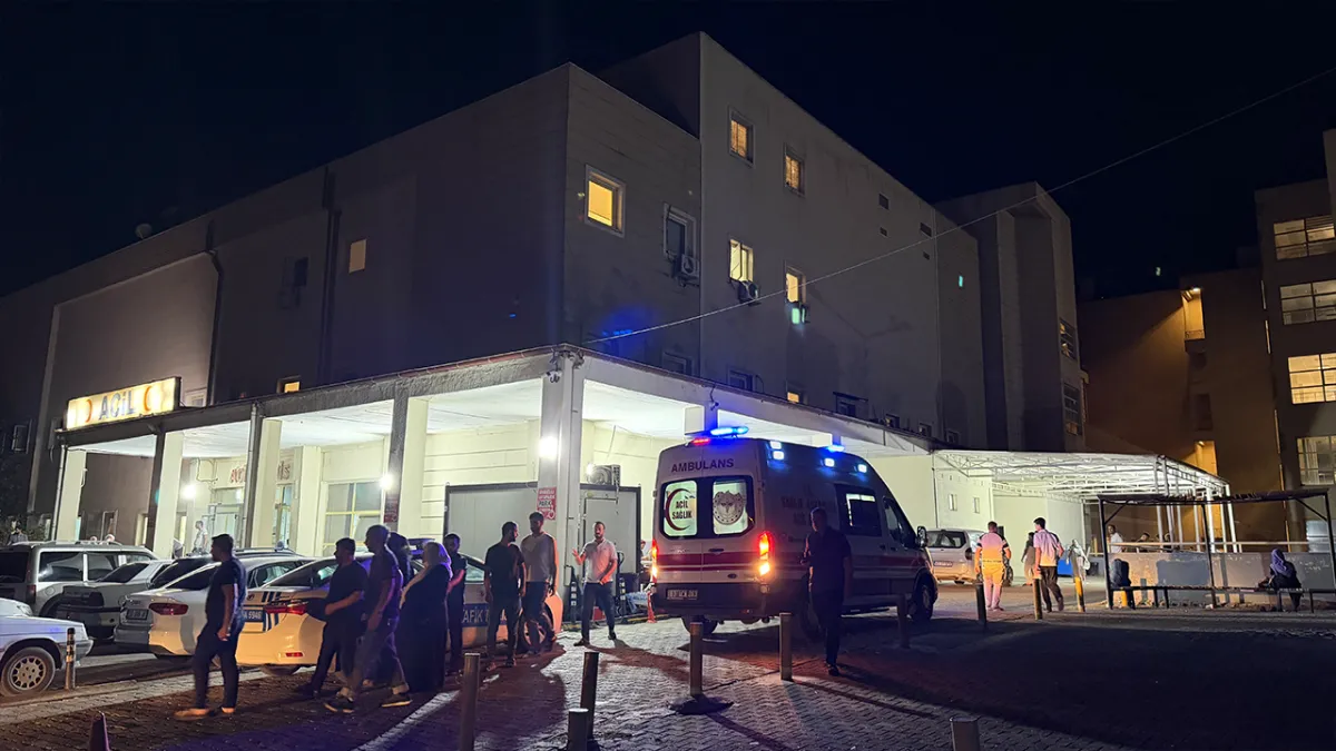Urfa'da yol verme tartışması kanlı bitti: Yaralılar var!