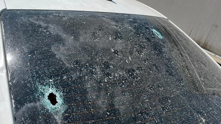 Urfa'da seyir halindeki araca silahlı saldırı: Yaralılar var!