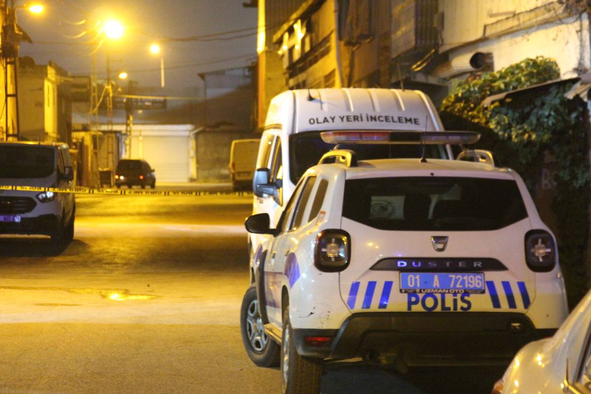 Kapüşonlu şüpheli kahvehaneye girip ateş açtı: Yaralılar var!