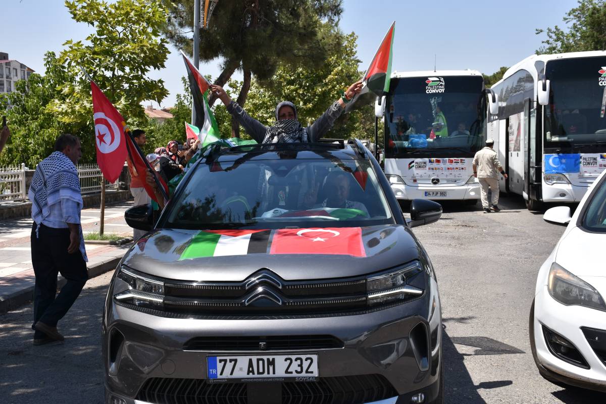 Siverek'te Filistin konvoyuna vatandaşlardan yoğun ilgi!