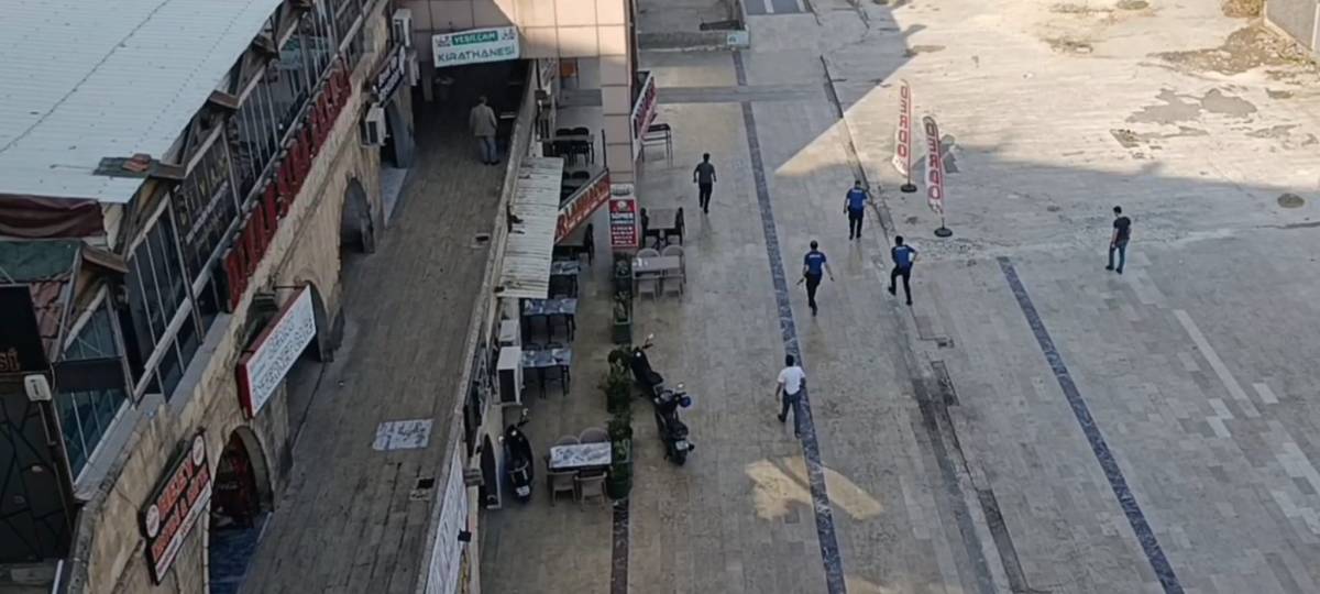 Şanlıurfa'da polis aracına saldırı!