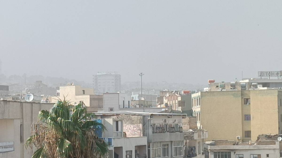 Urfa'da toz bulutu ve rüzgar kenti etkisi altına aldı!