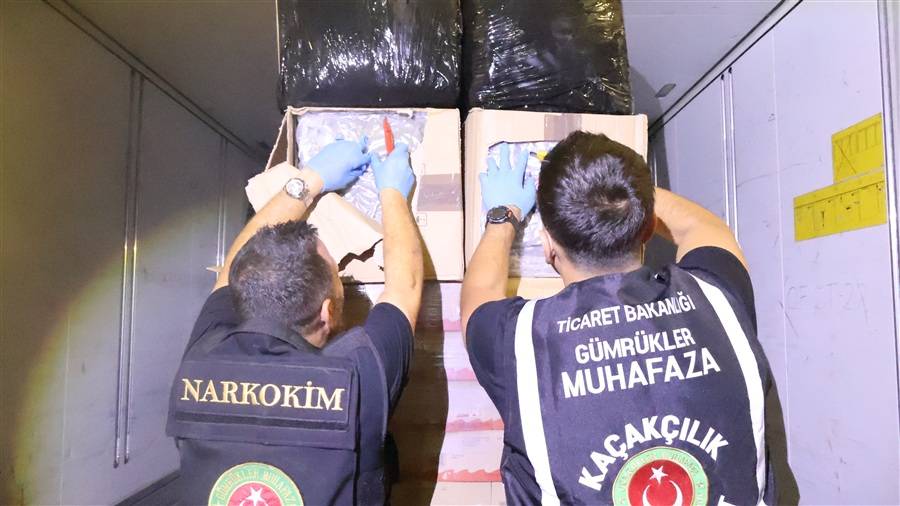 Sınırda zehir tacirlerine dev darbe! 810 kilo ele geçirildi!