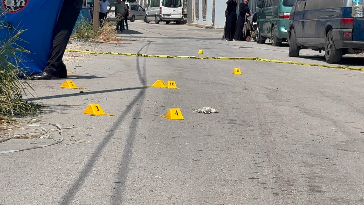 Eşini ve eniştesini tabancayla öldürdü!