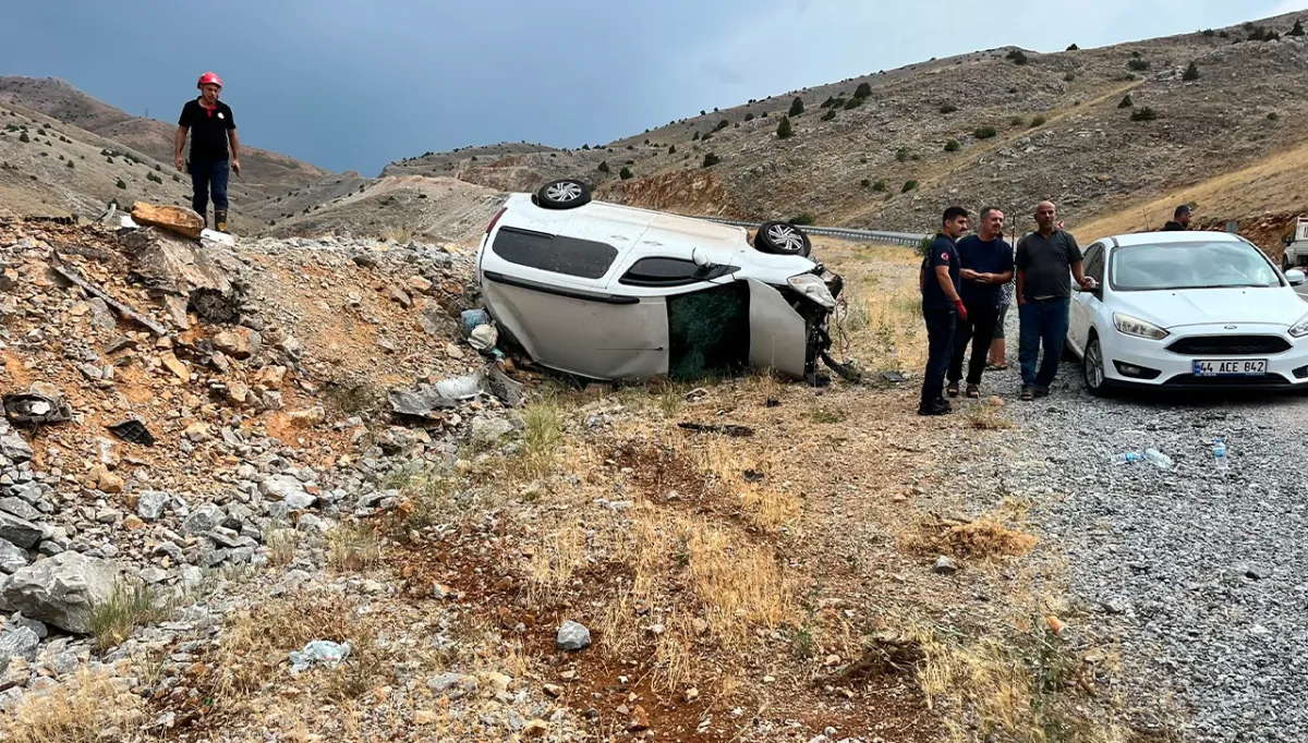 Hafif ticari araç takla attı: Çok sayıda yaralı!