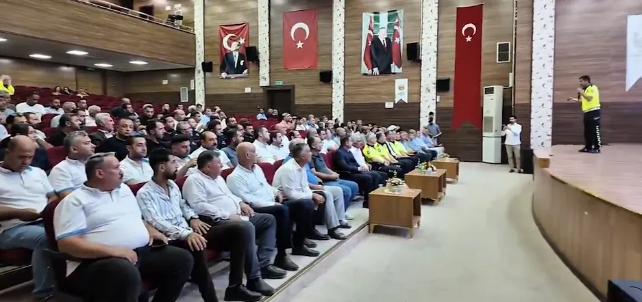 Şanlıurfa Emniyetinden okul servis şoförlerine trafik eğitimi