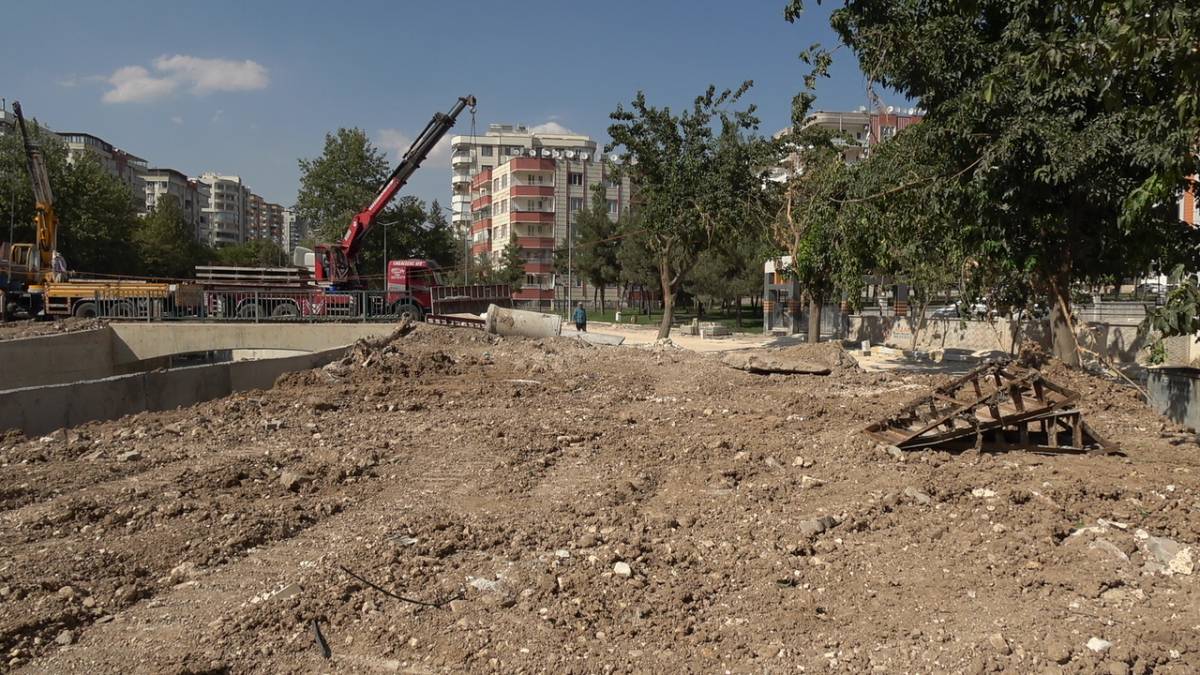 Yıldırım'dan Karaköprü’de 3 yıldır süren dere çalışmasına sert tepki!