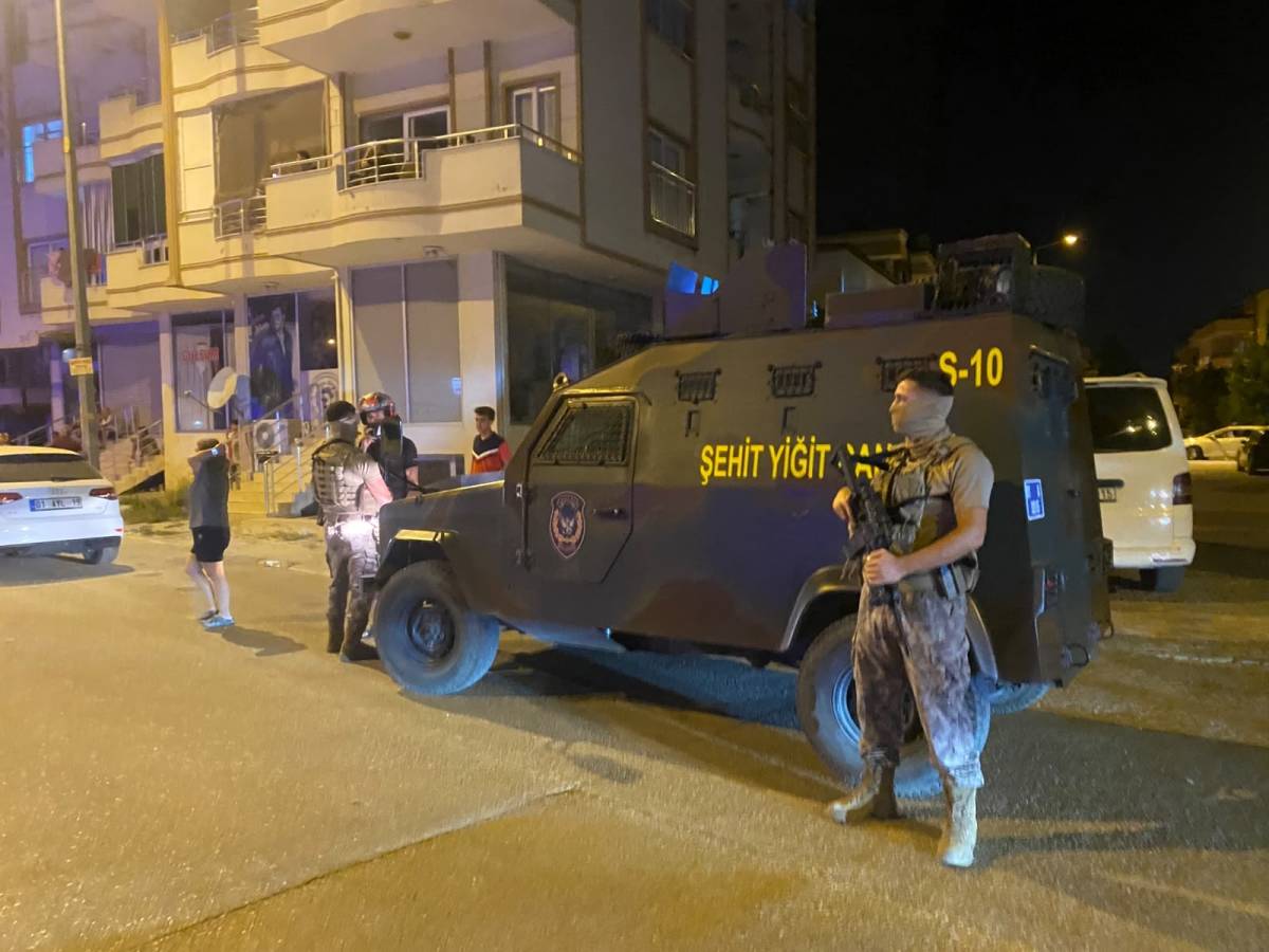 Aile faciası: 2 ölü 1 ağır yaralı!