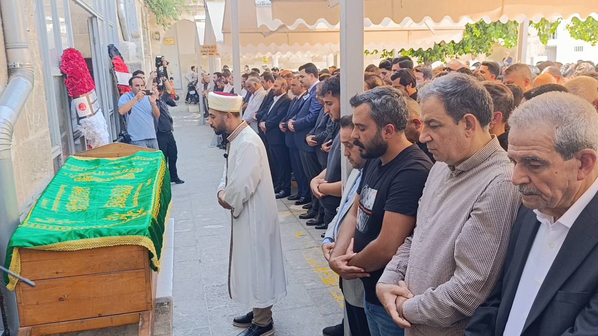 Çiftçi son yolculuğuna uğurlandı!