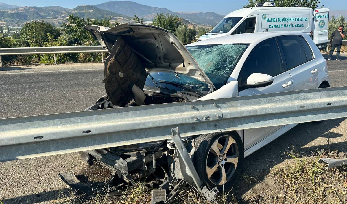Otomobil motosiklete arkadan çarptı: Ölü ve yaralılar var!