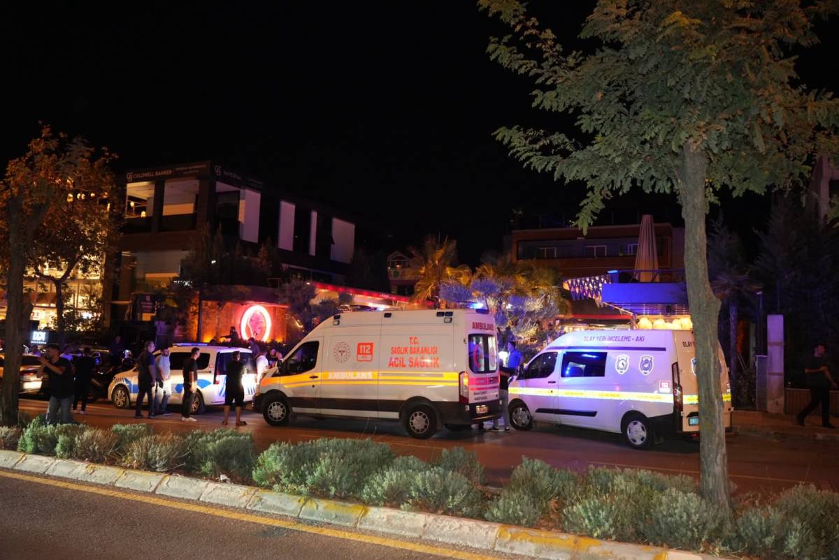 Kafeye silahlı saldırı: Ölü ve yaralılar var!