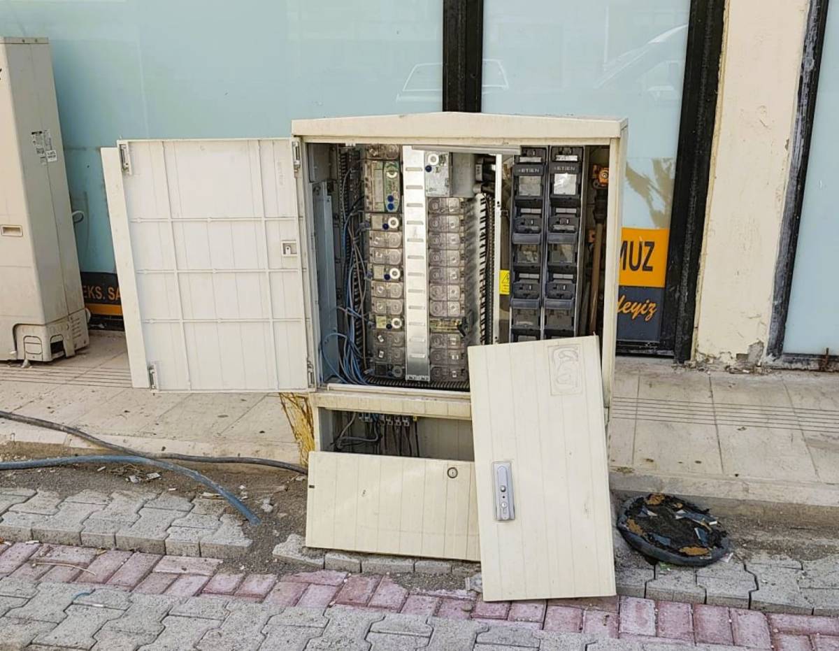 Elektrik panolarına müdahale can güvenliğini tehdit ediyor!