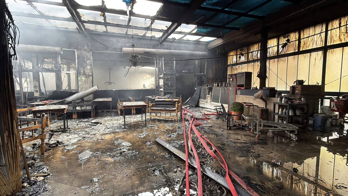 Restoran alevlere teslim oldu!