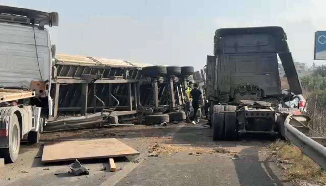 Otoyolda TIR karşı yöne geçti; 1 ölü; 2 yaralı