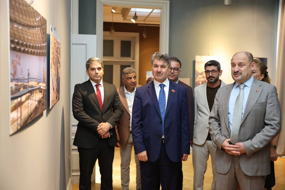 Urfa'nın fotoğrafları Bakü'de sergileniyor!