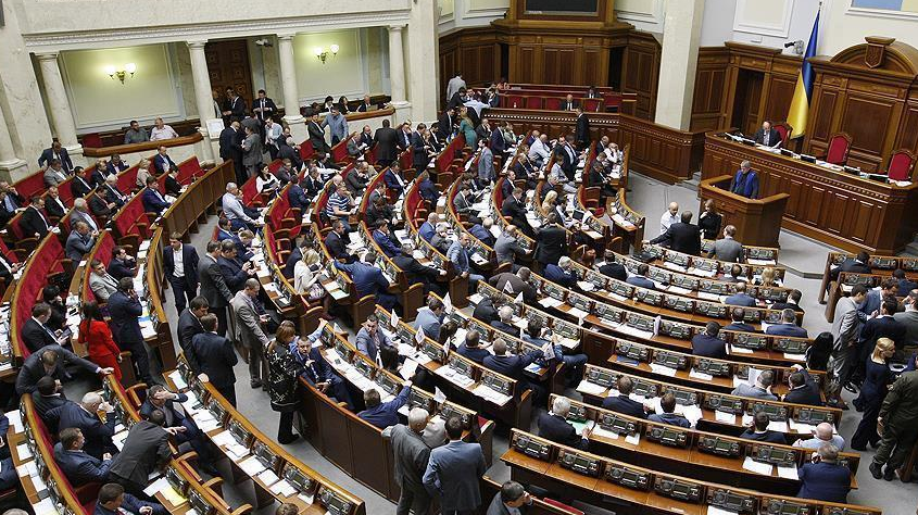 Ukrayna Parlamentosu'ndan Zelenski'ye Red!