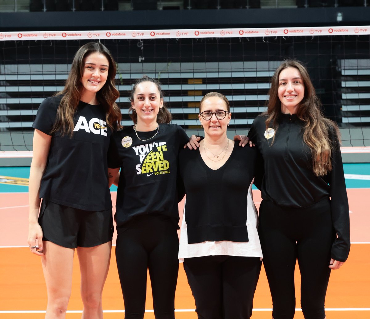 VakıfBank Üç Oyuncusuyla Devam Ediyor