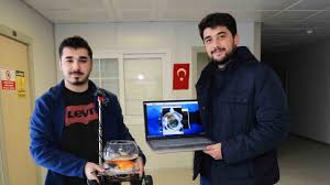 Adana'da Yapay Zeka ile Japon Balığına Araba Sürdürdüler"